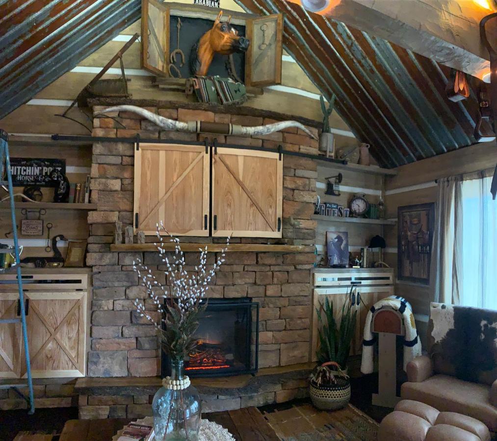 Fox Pass Cabins Bed & Breakfast Hot Springs Exterior foto
